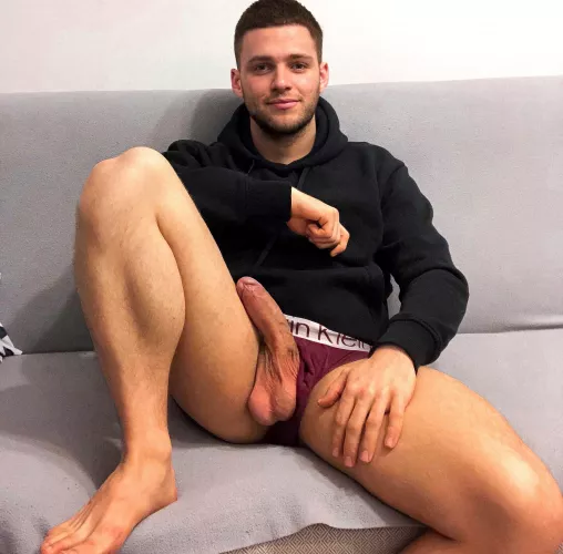 Wanna sit on my lap?😜