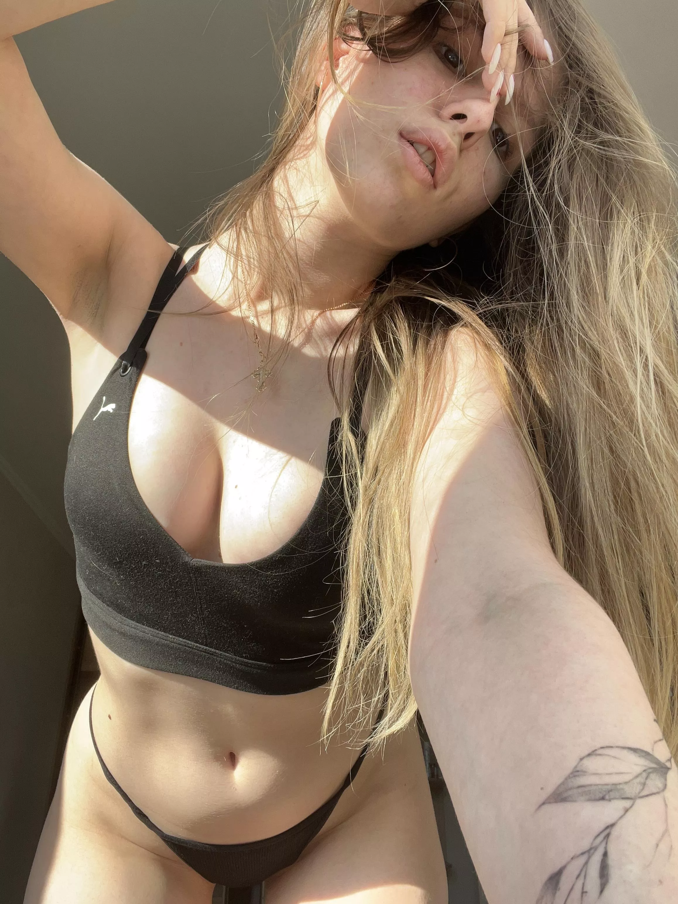 your [18f] horny hot babe🔥care to join me?