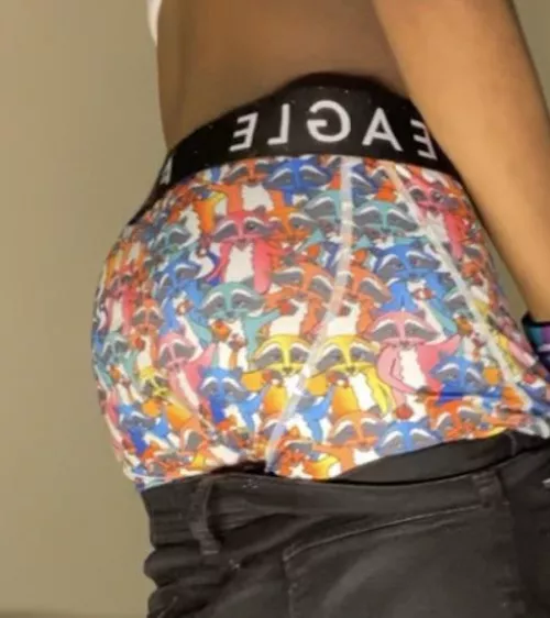 Going low for the bros 🍑