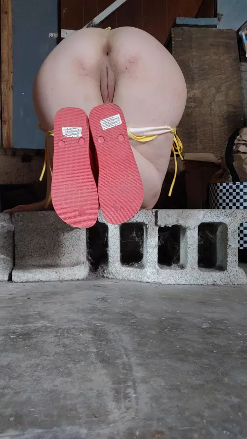 a lil peak at pikachu