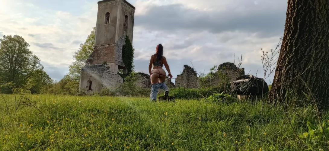 Admire the scenery, not my butt 😁