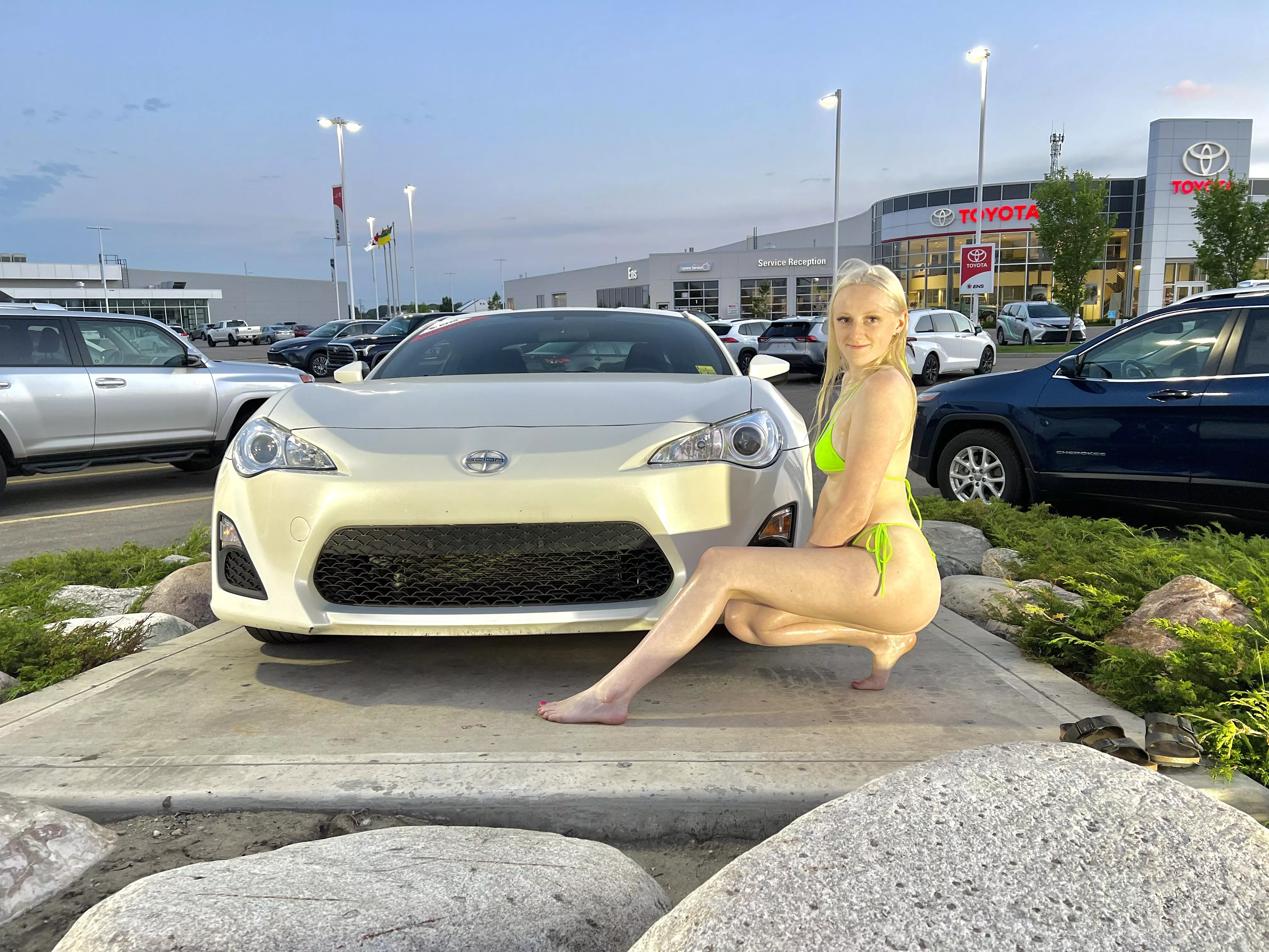 Ummm is it just me or is it getting hot in here??😅 (f)