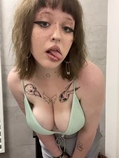 You won't believe what I look like with this off :^