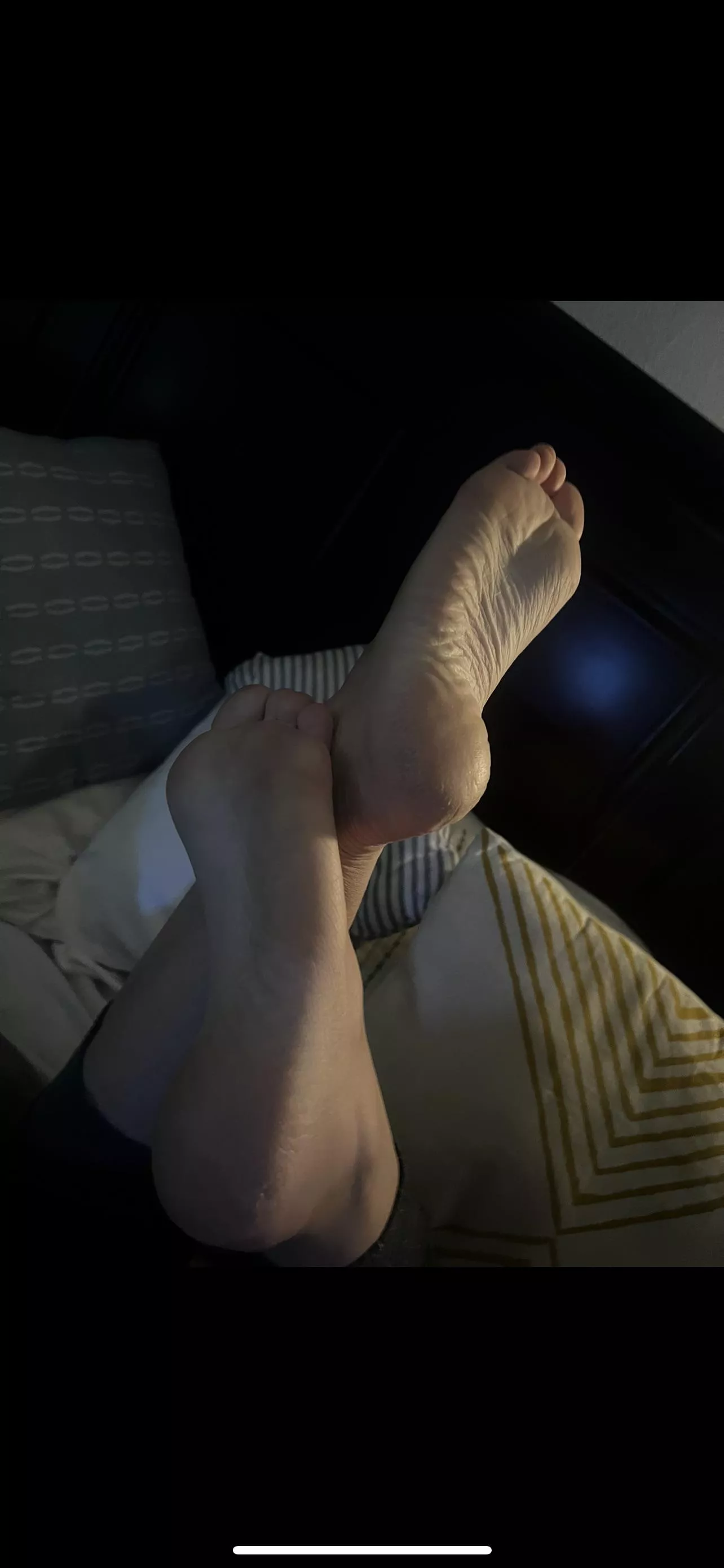 Anyone craving some tall girl feet?