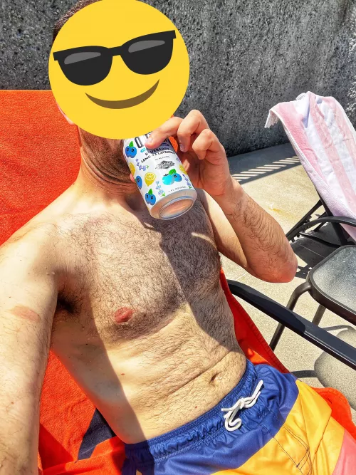 Join me for a poolside drink 🍺