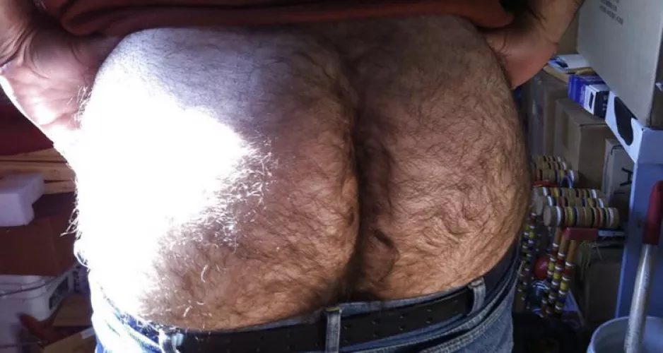 See bro, I told you it was hairy. If you really want a sniff, make it quick, before someone sees us.