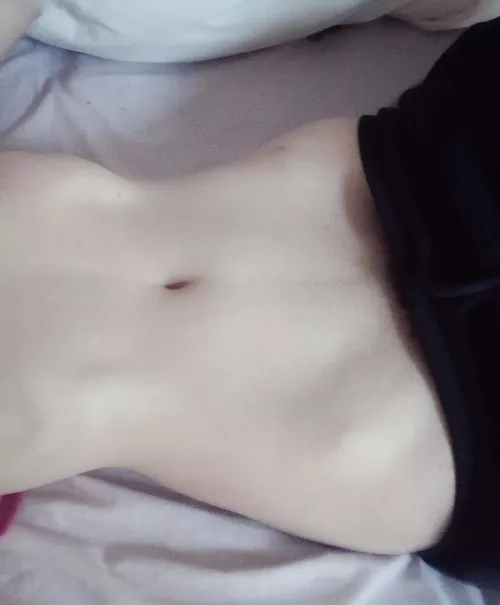 I love this pic of my waist 😍, I hope this sub can enjoy it too :3 ❤️ (oc)