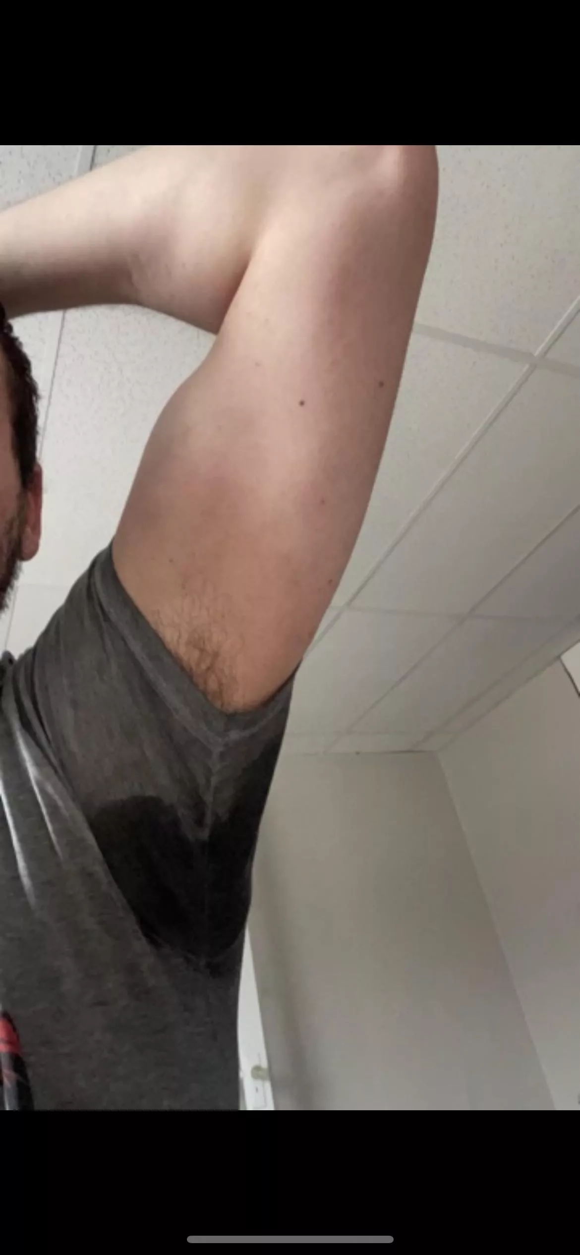 sweatyyyy stinky pits 👀
