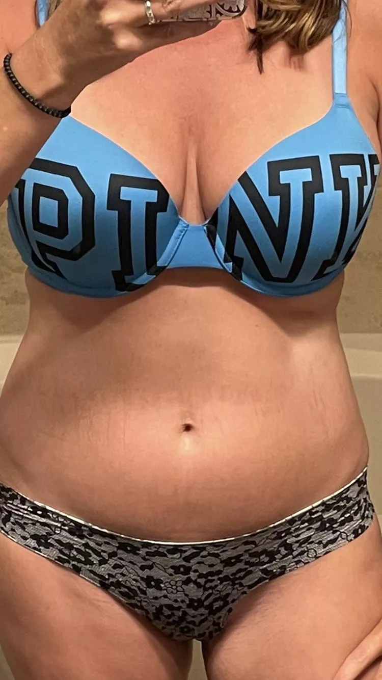 6/29/22 - VS aqua PINK w/ black-silver floral no-show - (NSFW)