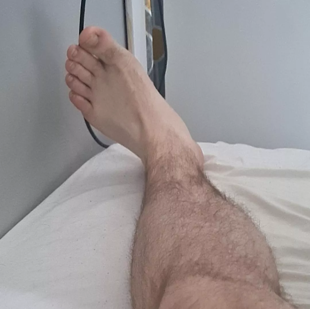 SIZE 12, 25 Hairy dad bod, anyone wanna worship these on snap hmu. love twinks