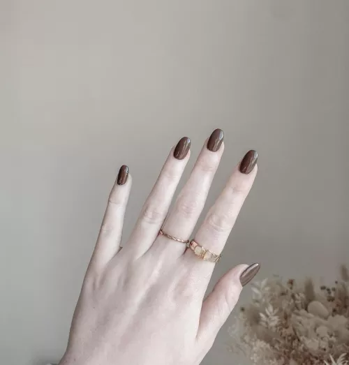 [not me] my friend sexy pale hand with beautiful brown nails. i fantasize about her giving me a handjob 🤤