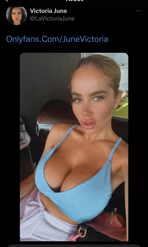 WARNING⚠️: Dont get fooled into subscribing to her O.F. she continues to repost (with different captions to trick you into thinking its new) the same old videos from 2019-2021 its nothing new.. maybe a couple new selfies she took 2 months ago but its