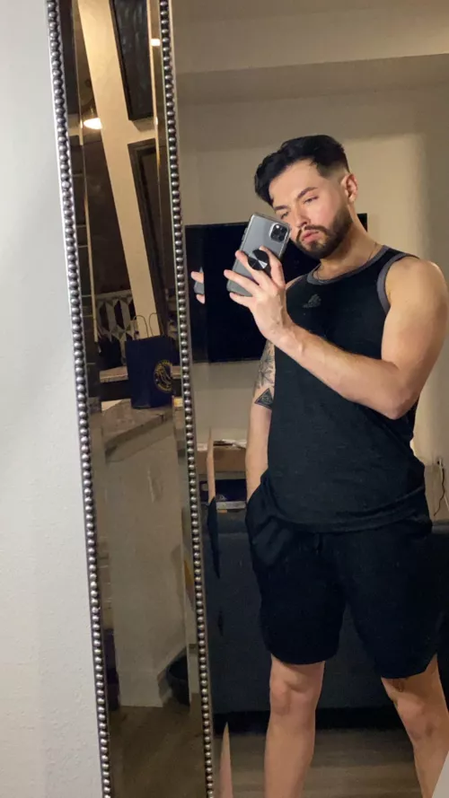 Happy long weekend of gayming! If you get bored come play/watch/chat— TTVBinxLee_