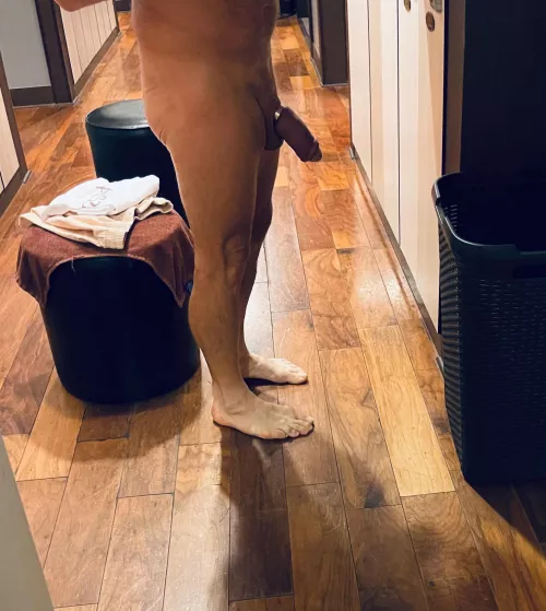 The funny thing about the lockers is everyone is naked at some point. Most look 👀 and compare too.