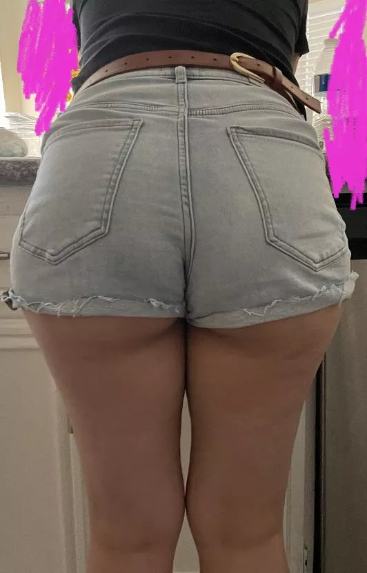[f]hopefully all the church dads enjoy the show🍑💁🏼‍♀️😉