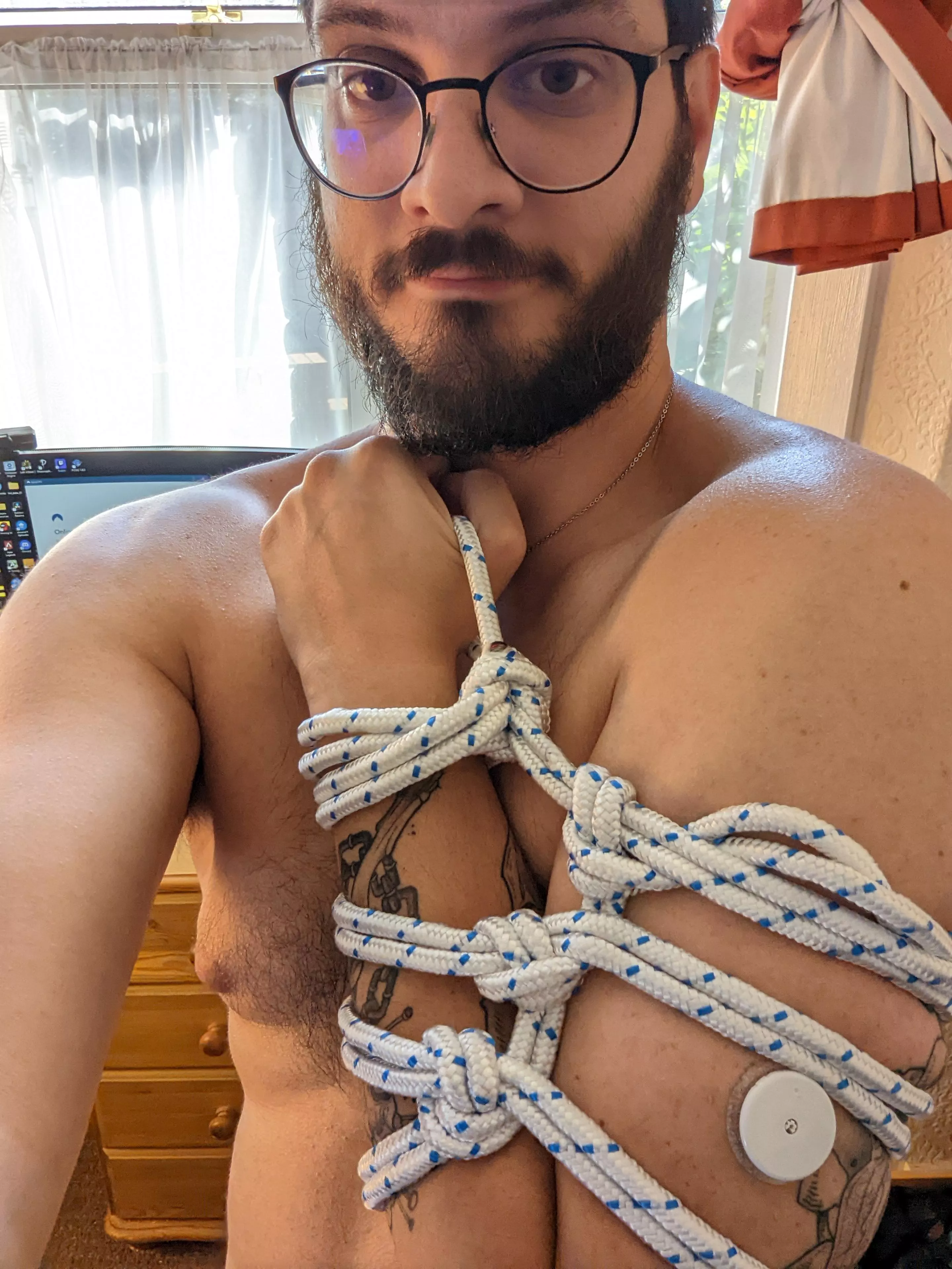 First time self tying, how do I keep the first tie tight so I don't have to hold a loop of rope while moving up the ladder?