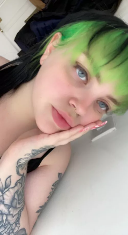 New hair 🤭🤘💚