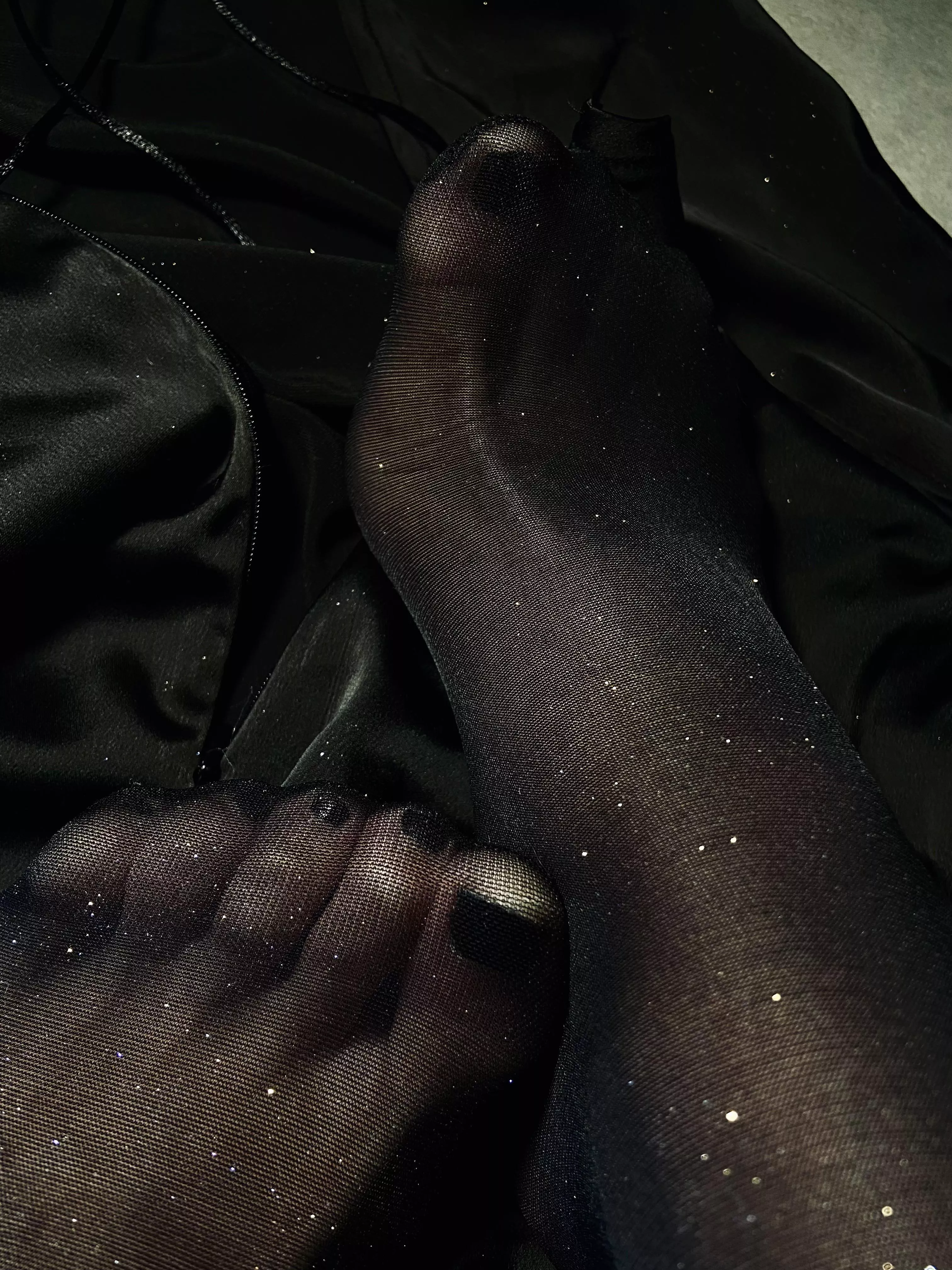 We came home after party, a bit tipsy, you took my dress off, what’s next? 🍸 💋 DM to get video