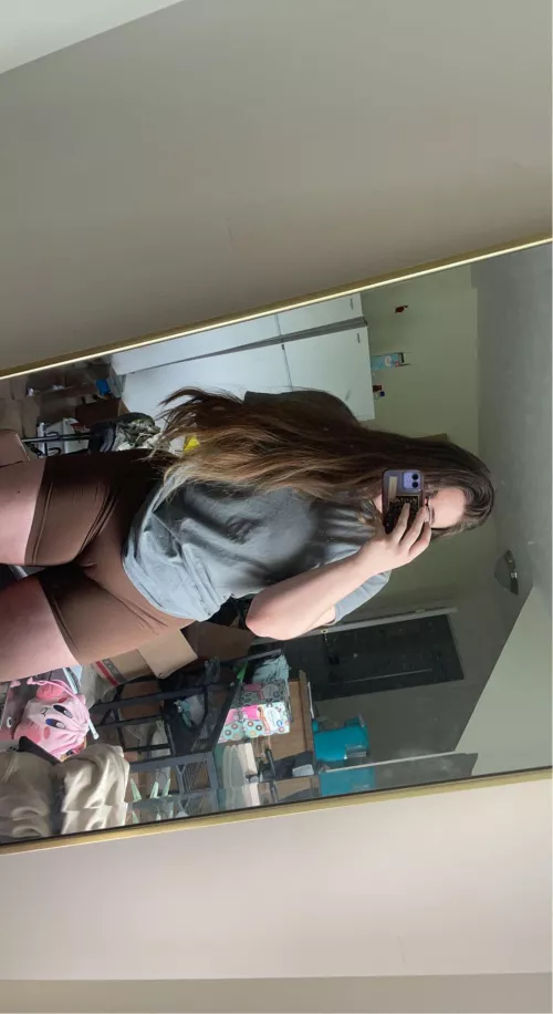 [f] idk why the men at my gym keep staring at me…