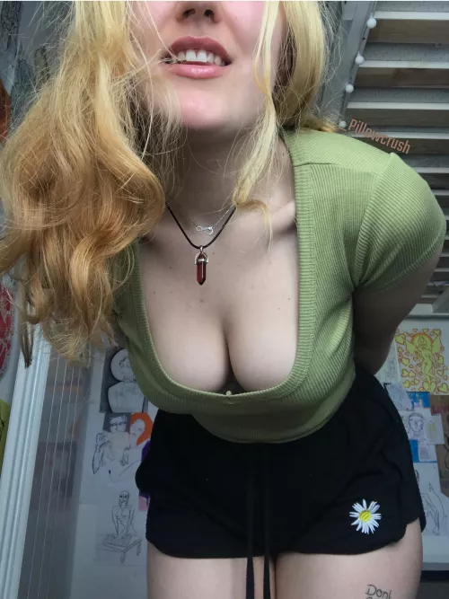 Of course you can get a closer view of my necklace!🥰