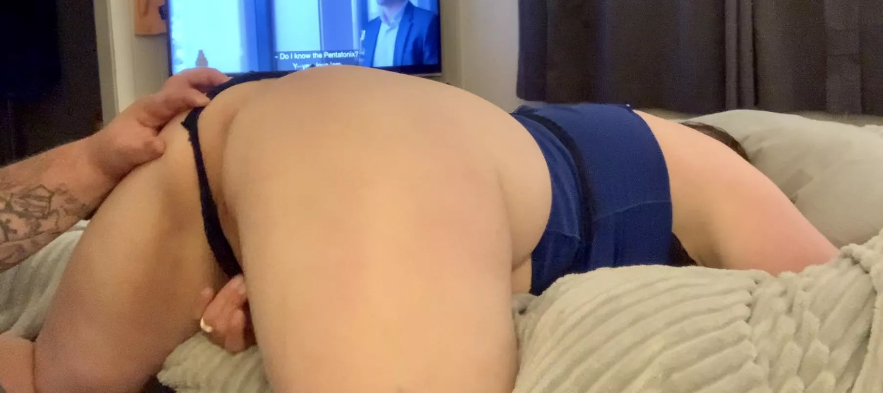 Rubbing my clit right before hubby takes my tight little asshole 🍆