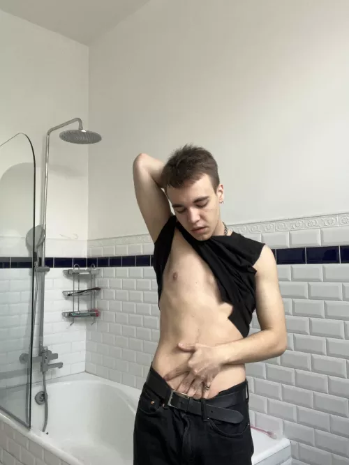 (19) It's hard for me not to take it in my mouth 😝