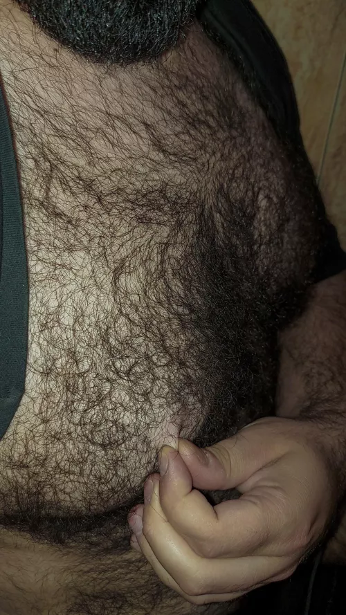 🦍 forever torn between liking my fur and feeling uncomfortable in summer because of it