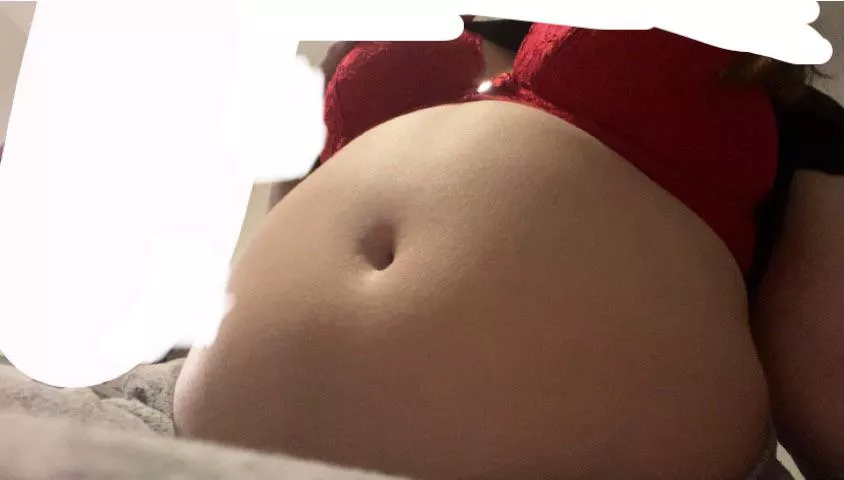 looking about 9 months pregnant🙈🙈