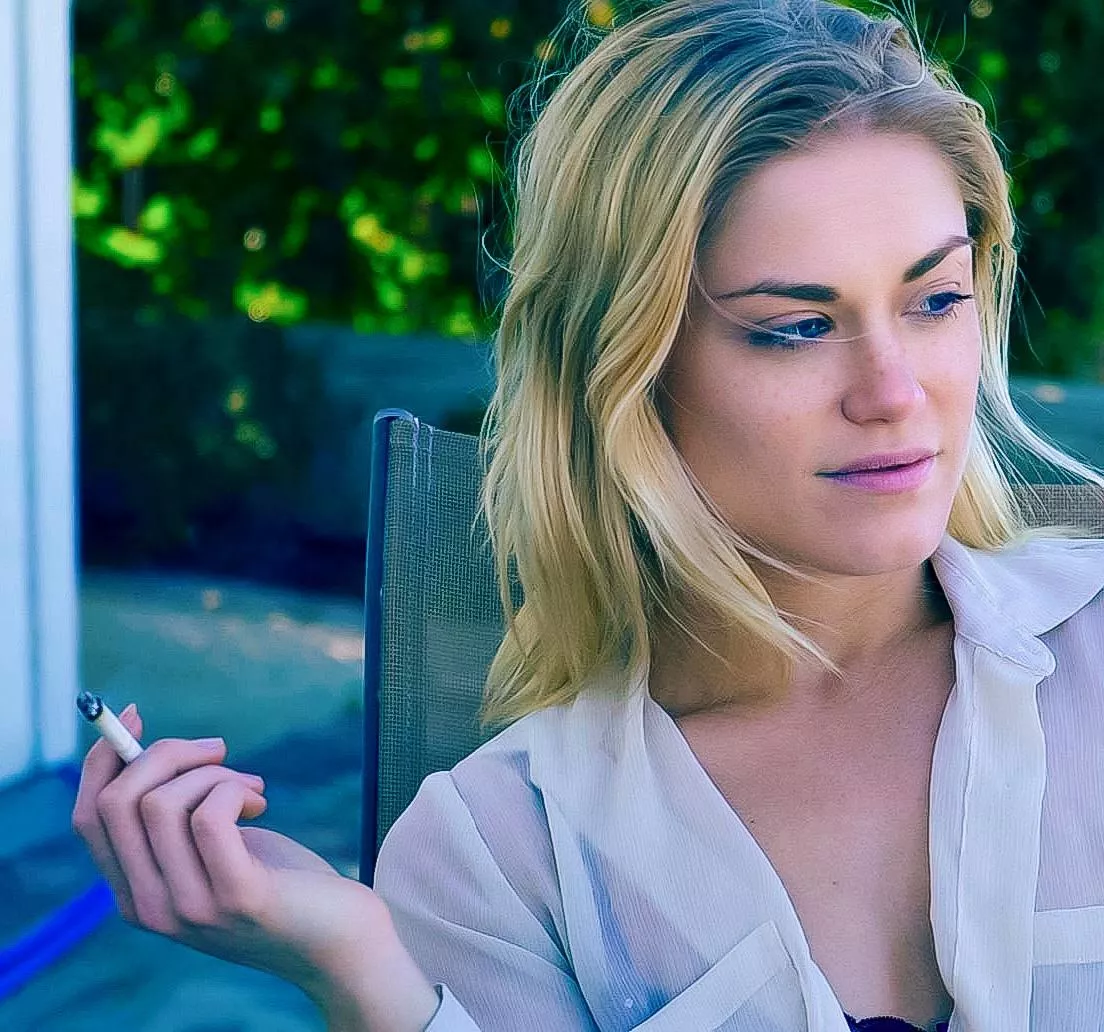 Blonde smokers are made for summer