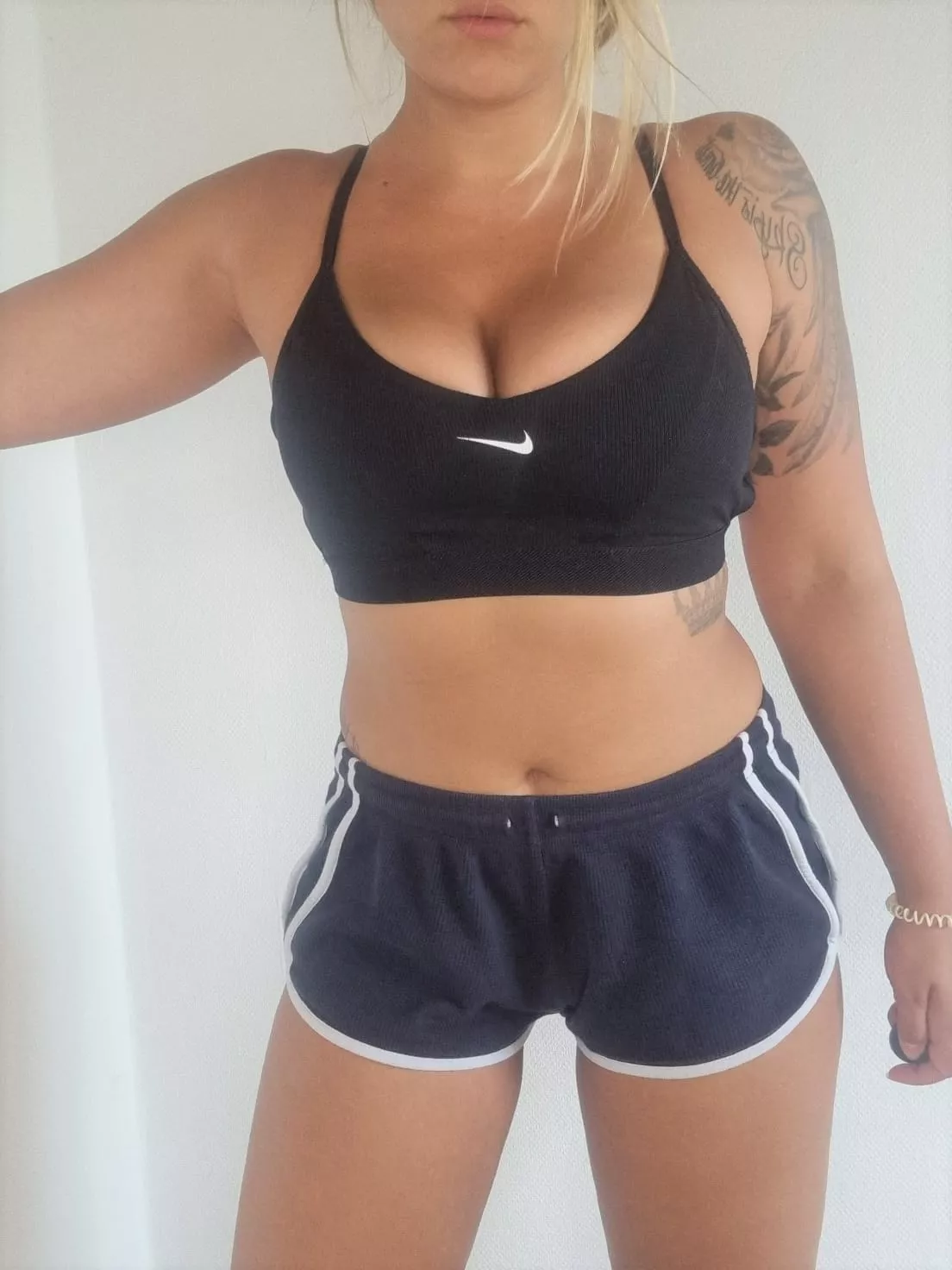 I wanna let one lucky Redditor cum on my boobs multiple times 😜