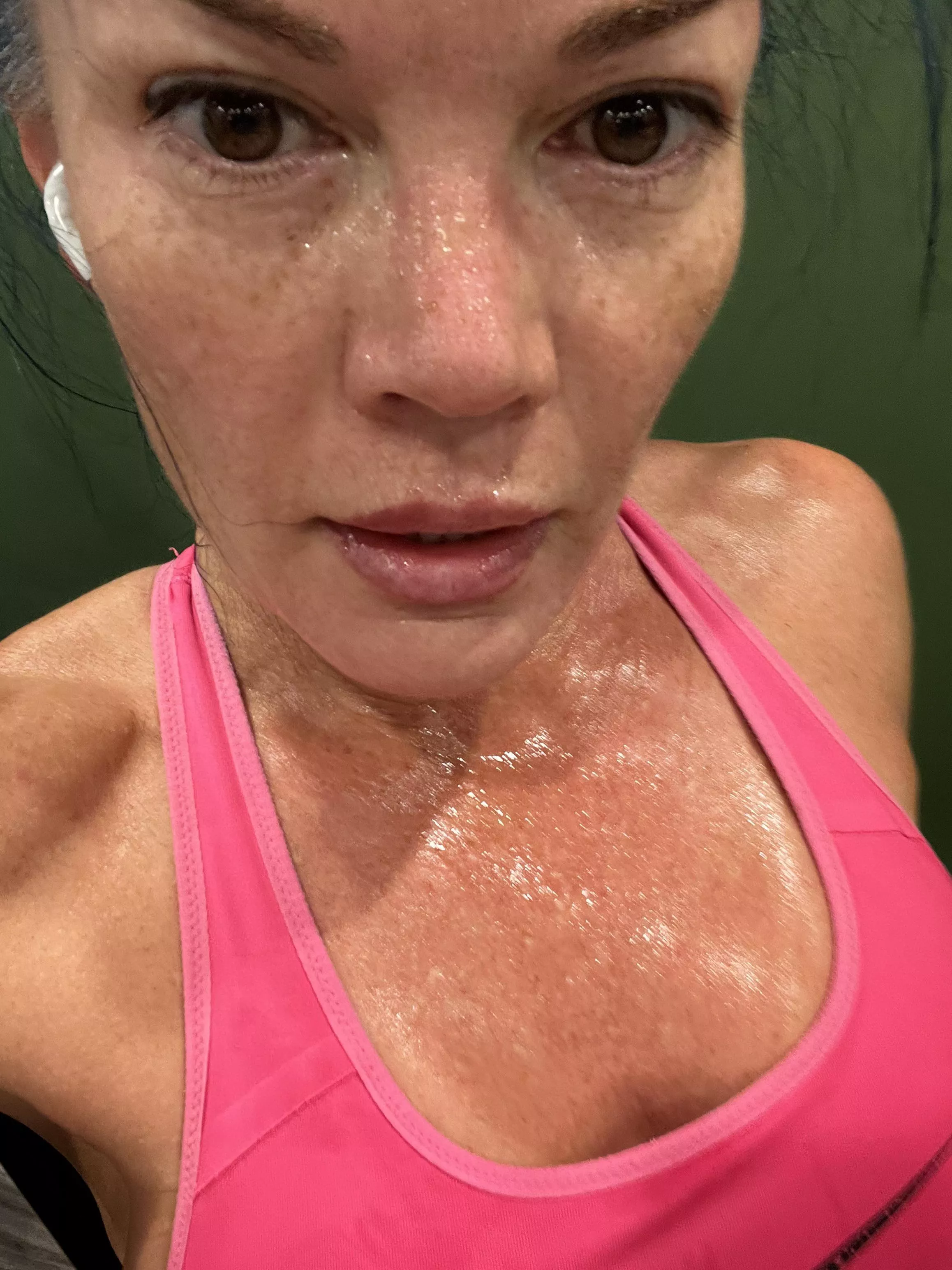 Another sweaty AM workout in the paradise that is a secluded gym 🥰