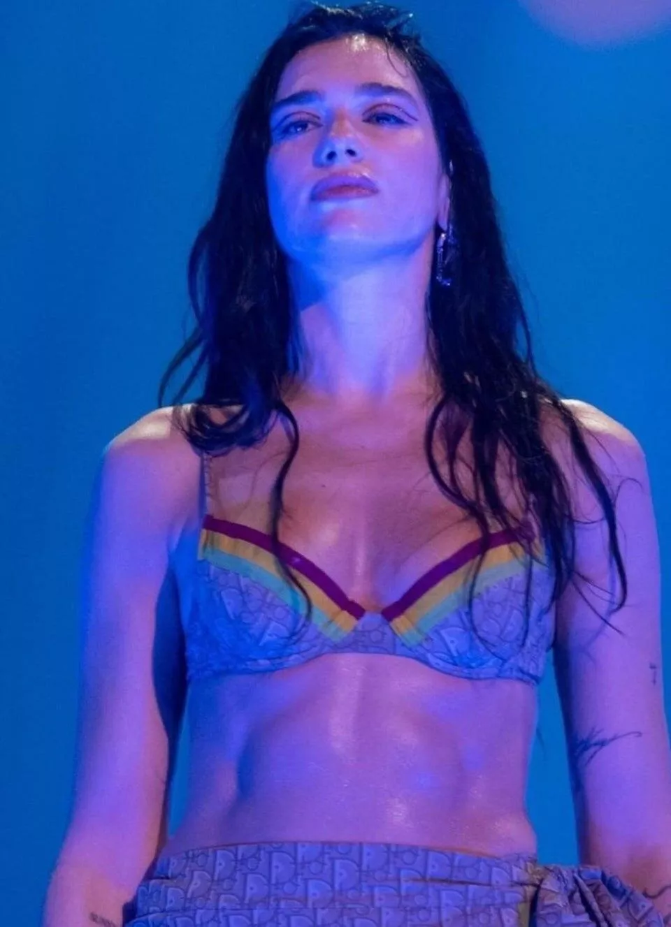 Dua sweaty abs 🤤