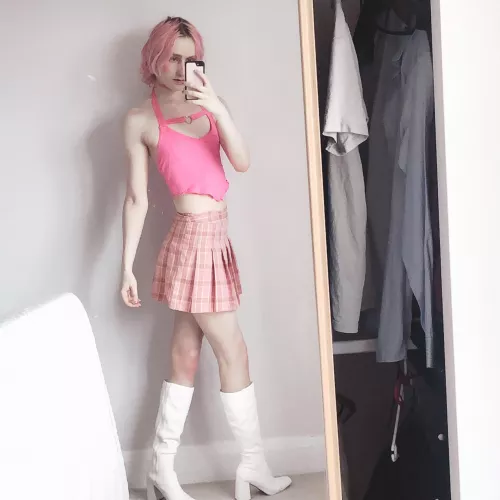 pink is my favourite colour💗...what's yours? :)