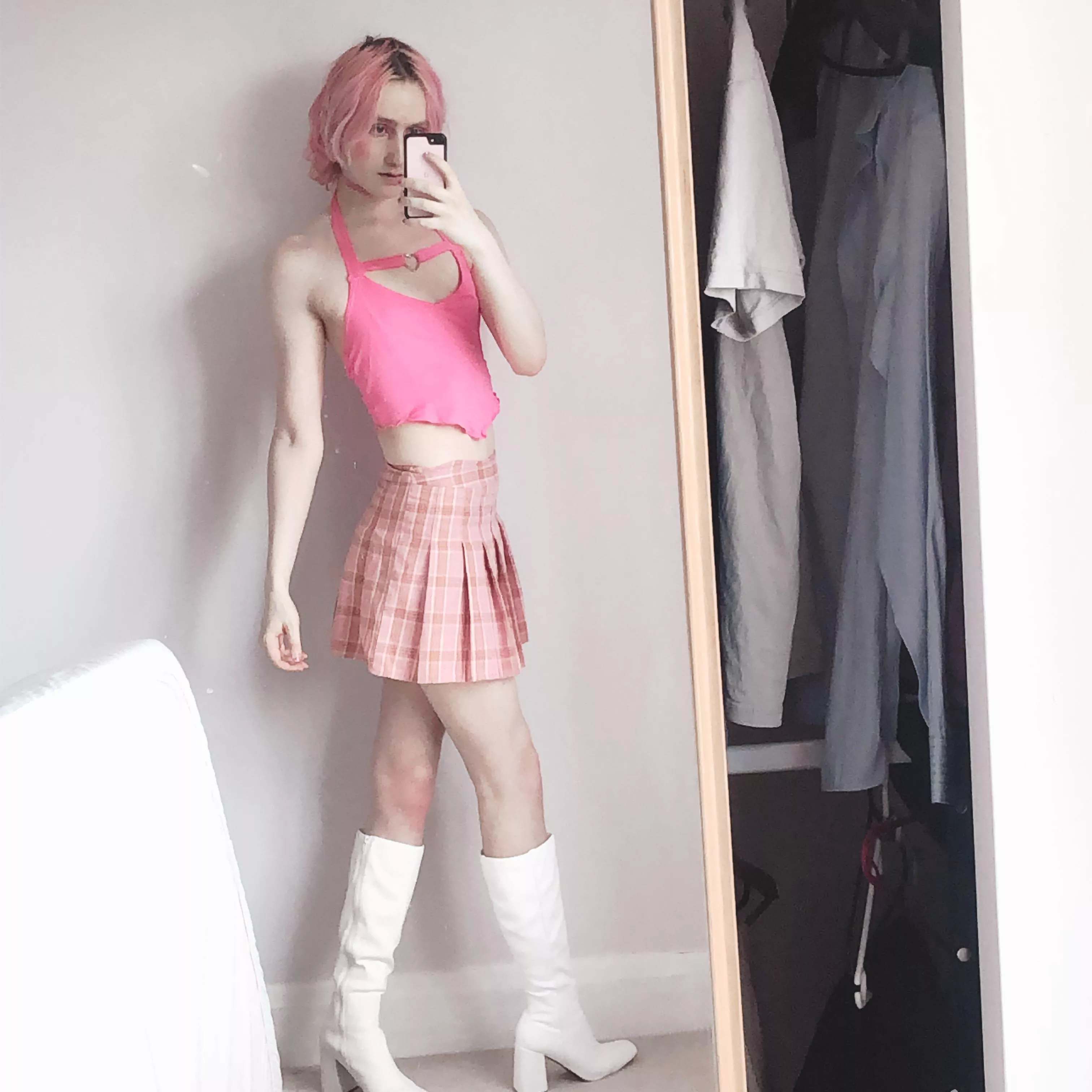 pink is my favourite colour💗...what's yours? :)