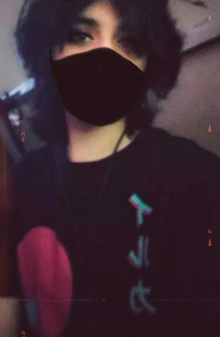 that's it, gimme your hands so i can hold them!! >:3