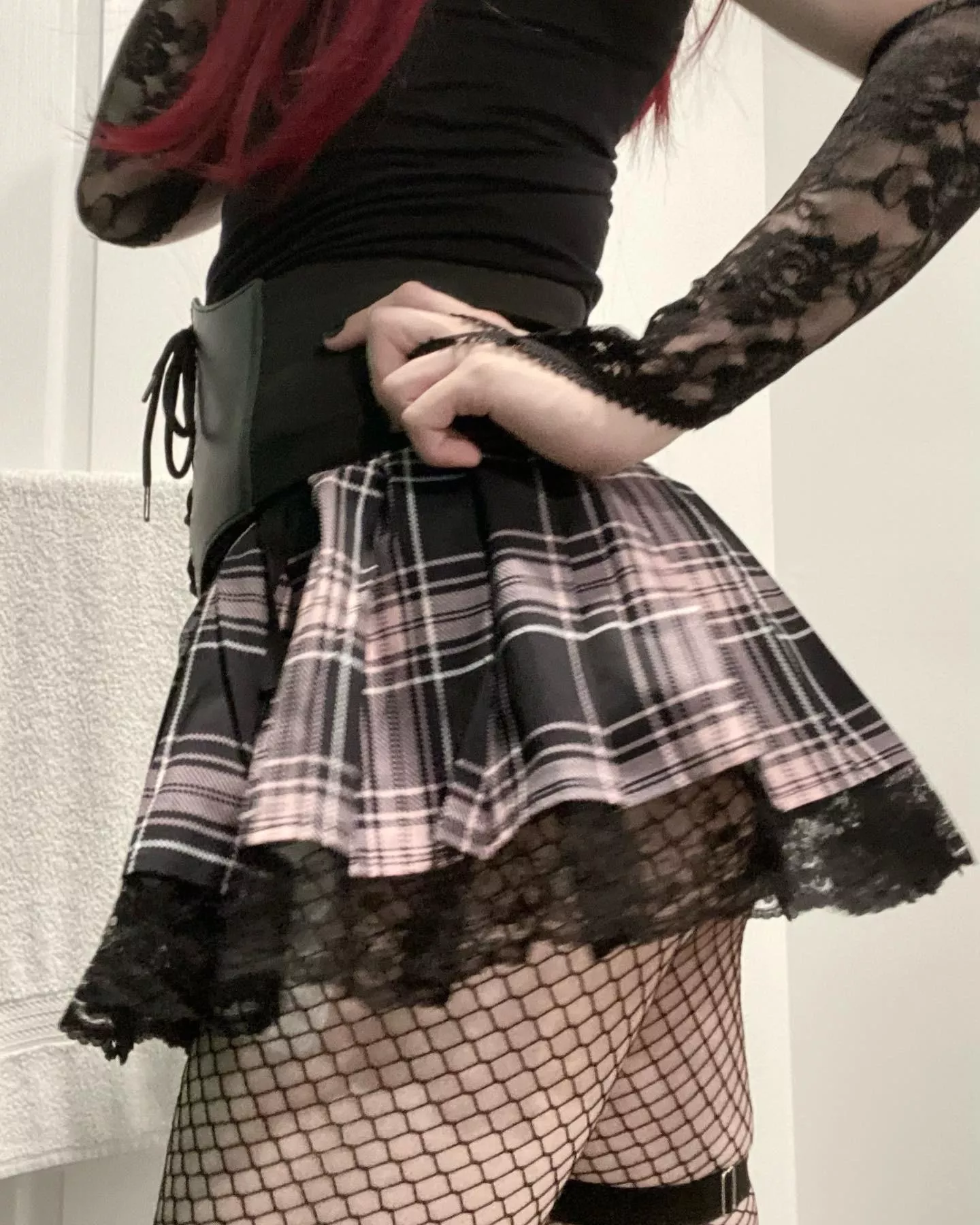 Fell in love with this new skirt and outfit🖤