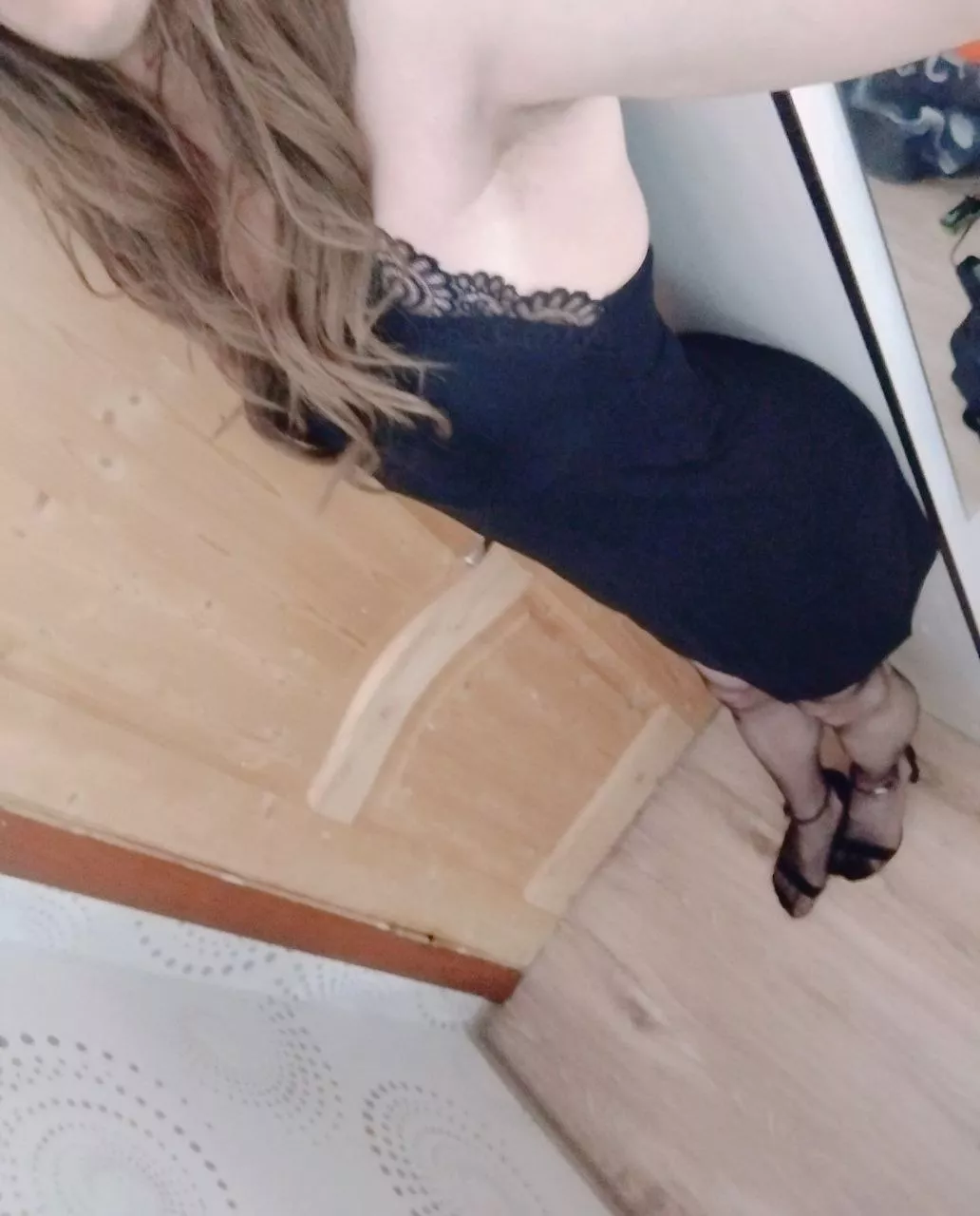Hi.. first time posting (new to reddit) how do I look? Be nice please