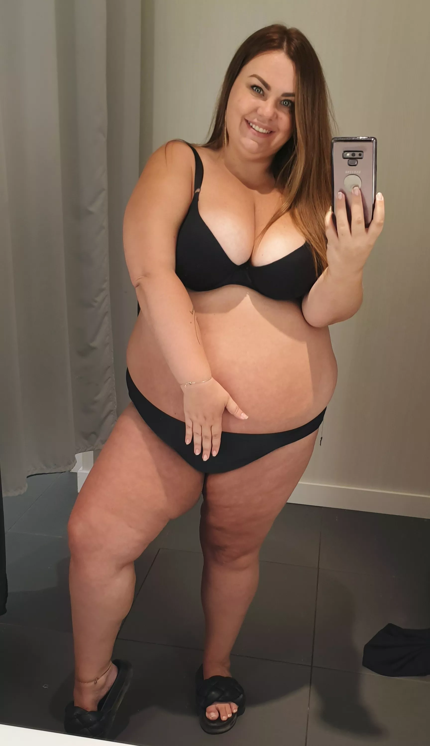 I'm a little shy😊, but I hope my curvy body makes your dick hard😏