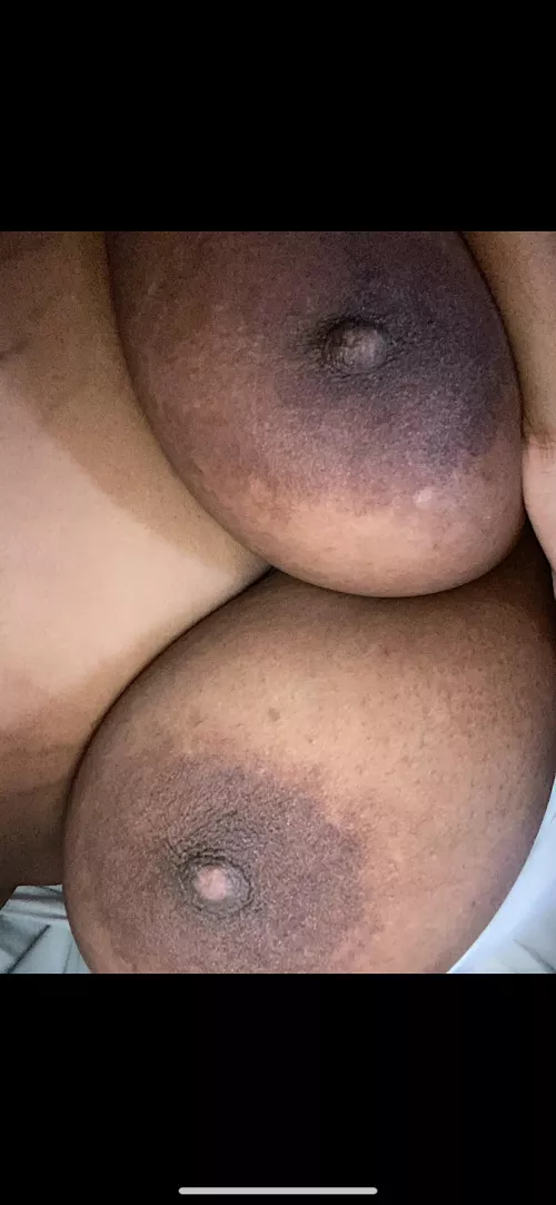 Dumb nigger bitch who needs to be put in her place.