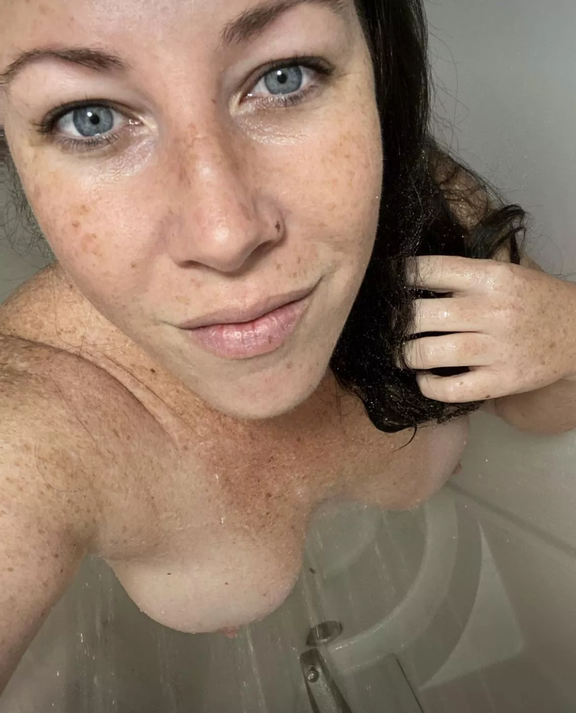 It’s my birthday! Who’s joining me? 💋