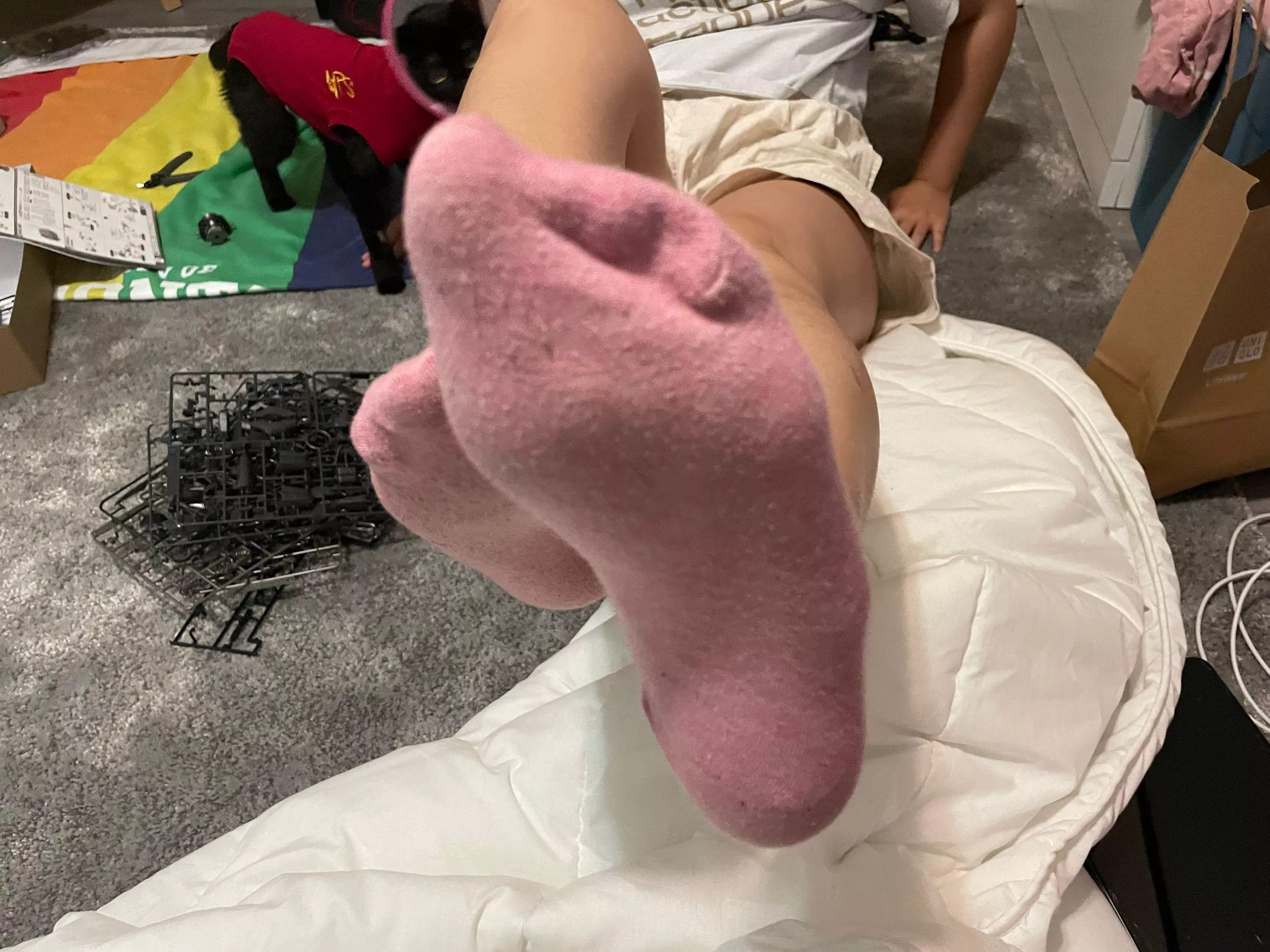 [Selling] 🇨🇦 Stinky and smelly socks from college girl is ready for their new owner! Can you hold the strong smell of summer?