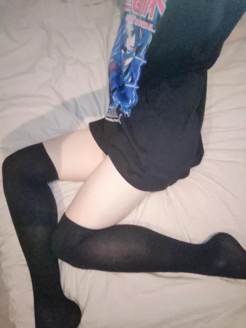 wanna lay in bed together? 😳