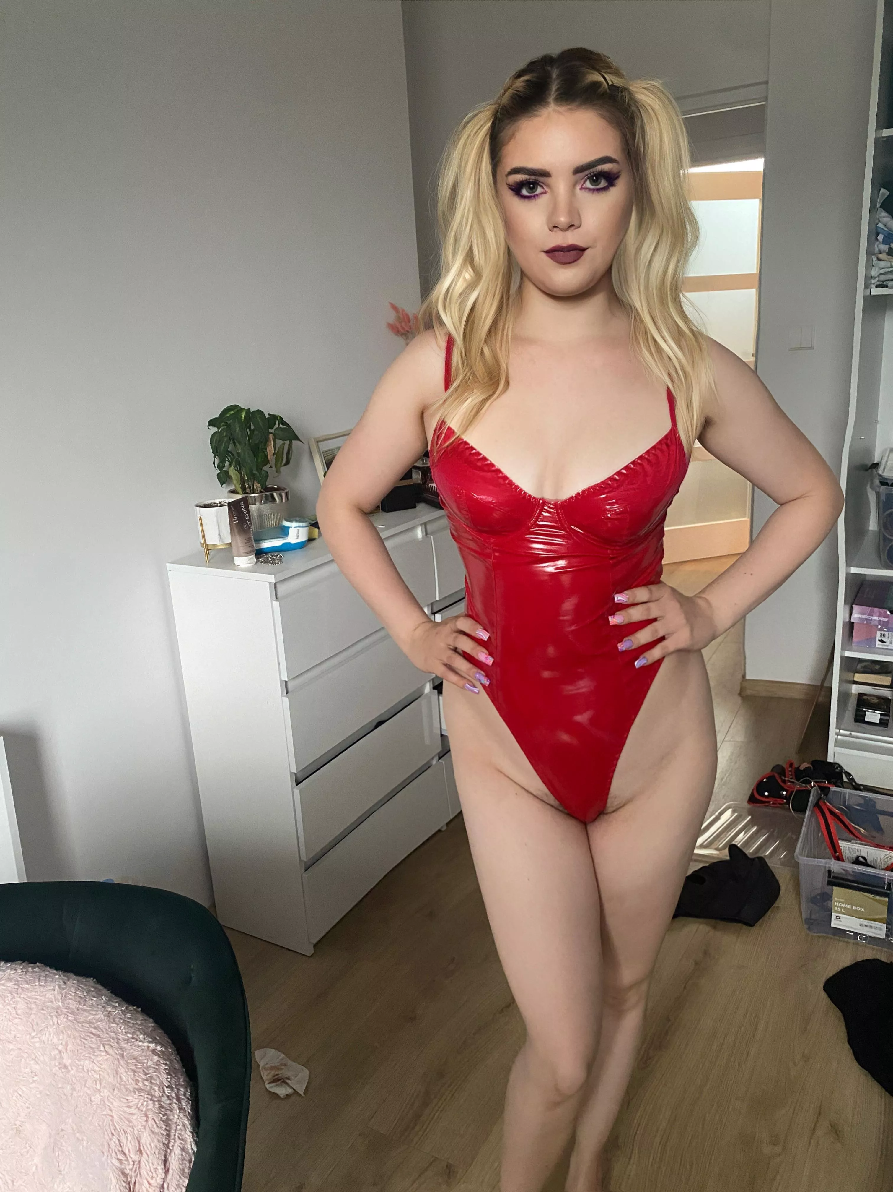 Do you like my bodysuit 😘