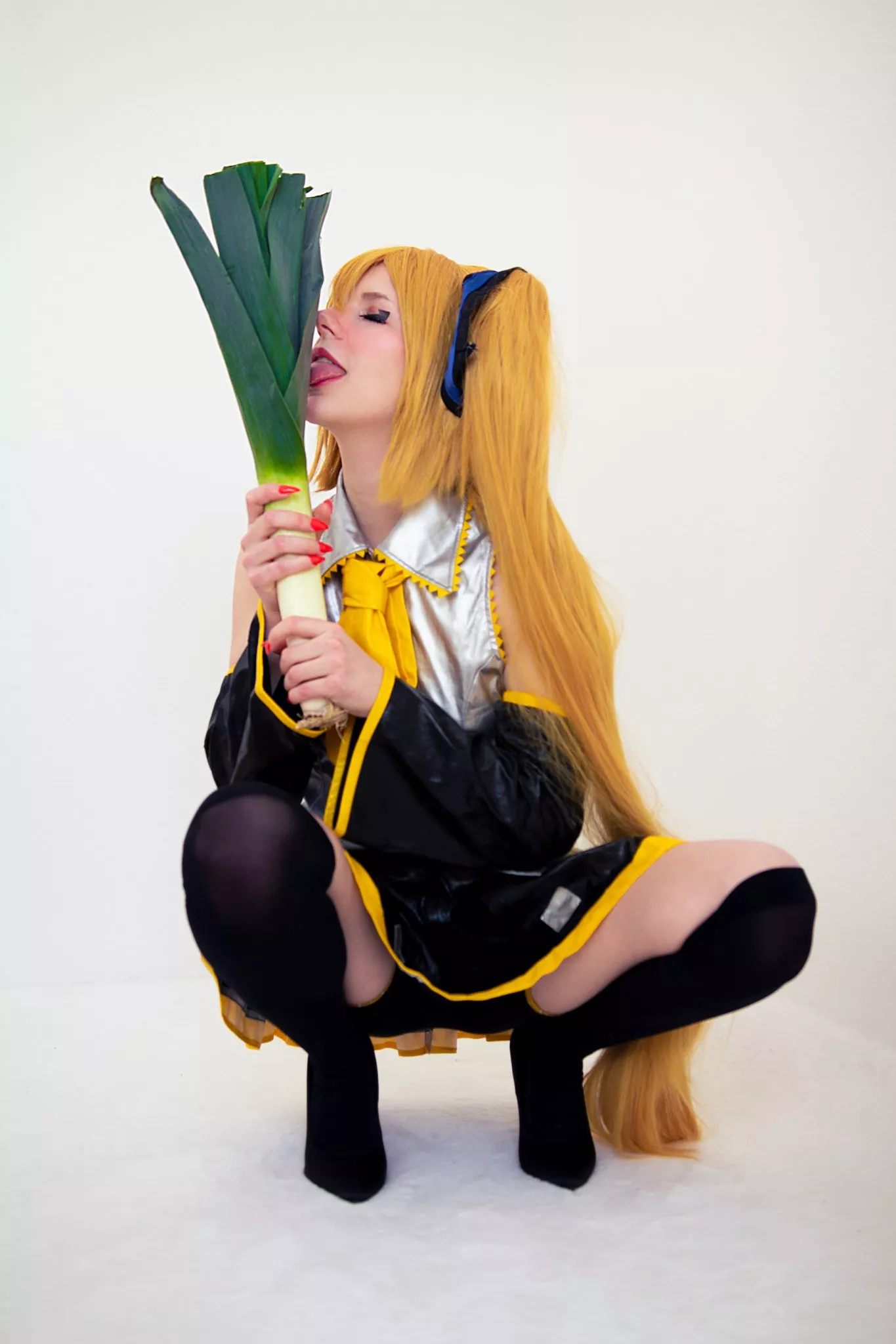 Does anyone else eat their leek raw? Neru from Vocaloid by x_nori_ [Self]