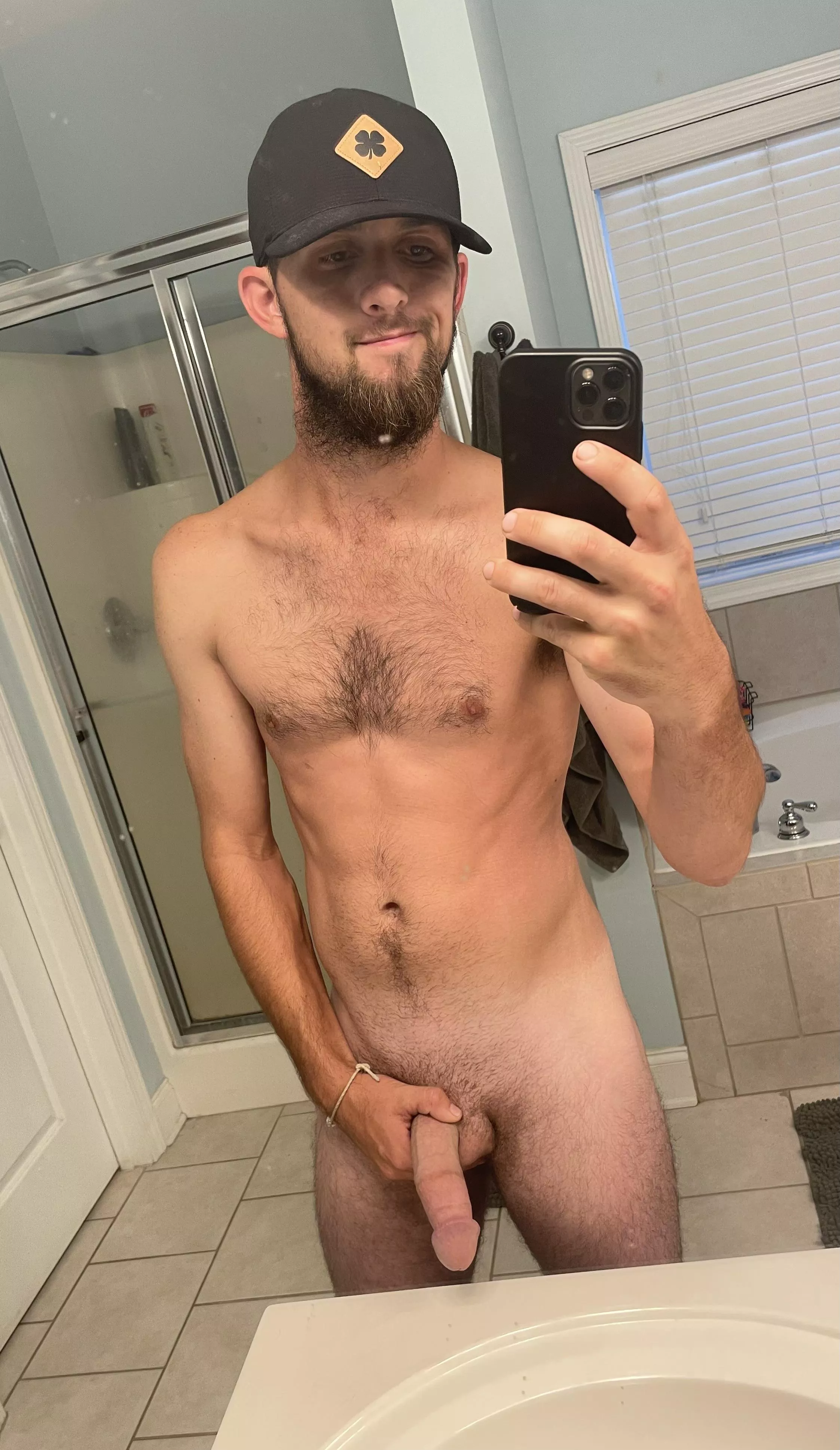 Good moaning beautiful women!! Does anyone want to cum take a load off my hand? What would you do with it? 😉😘🍆