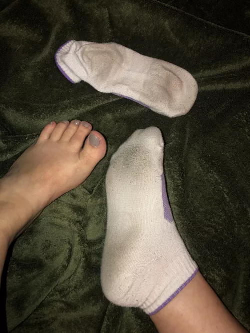On day two.. Smell my dirty socks. Dm me to see what I have in the closet and pick what I wear. 😉