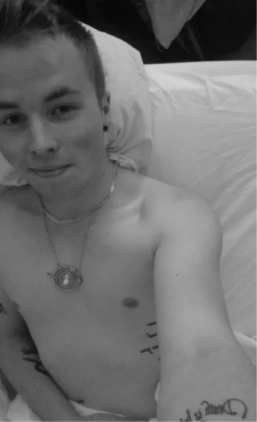 Just woke up after a nap and have nothing planned, dm me if you wanna chat ☺️ 22 UK