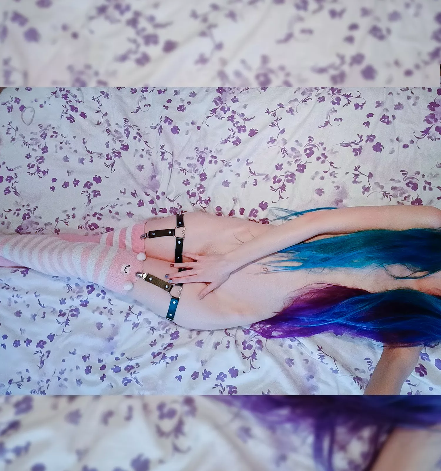 Waiting for someone to come and creampie me... any volunteers?😜😏💦