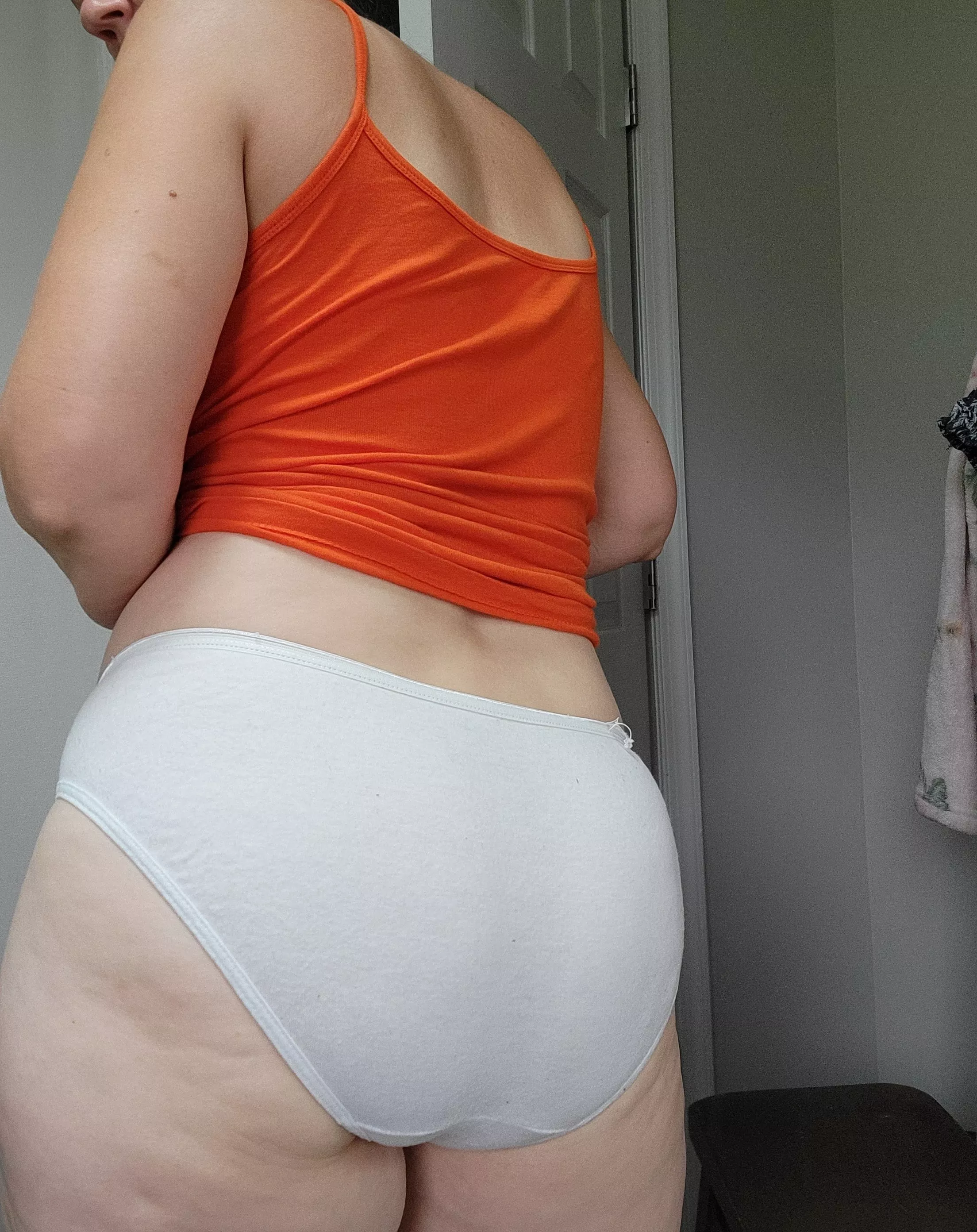 Often comfortable and simple beats fancy panties for me. They are so much easier to move around in! I hope you agree 😃