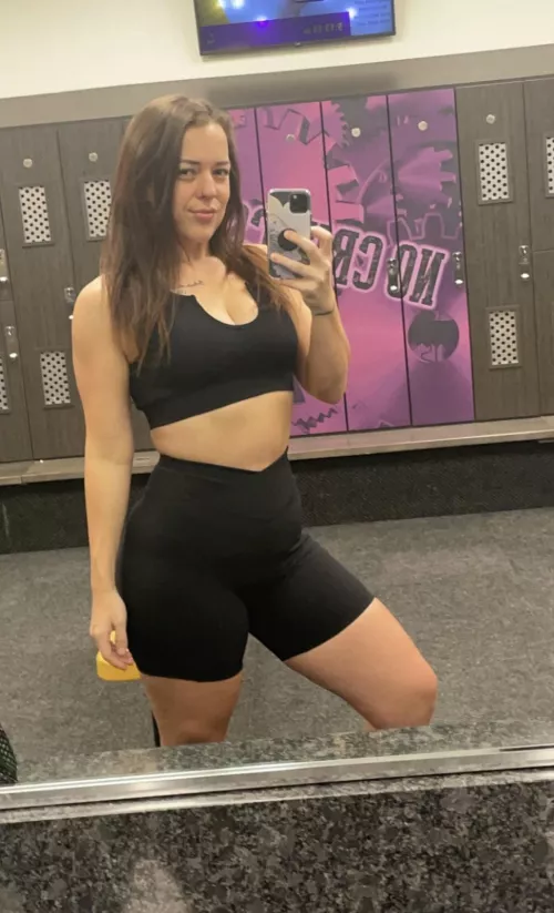 Gym shorts and messy hair for the win 😂🤷‍♀️